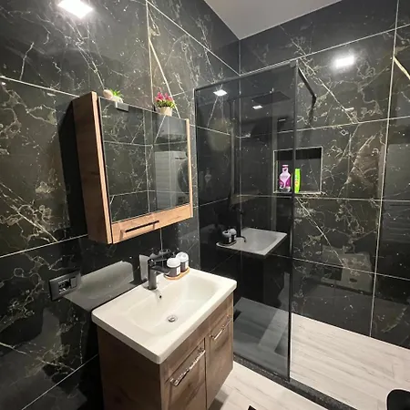 Ada's Delijorgji Apartamento *